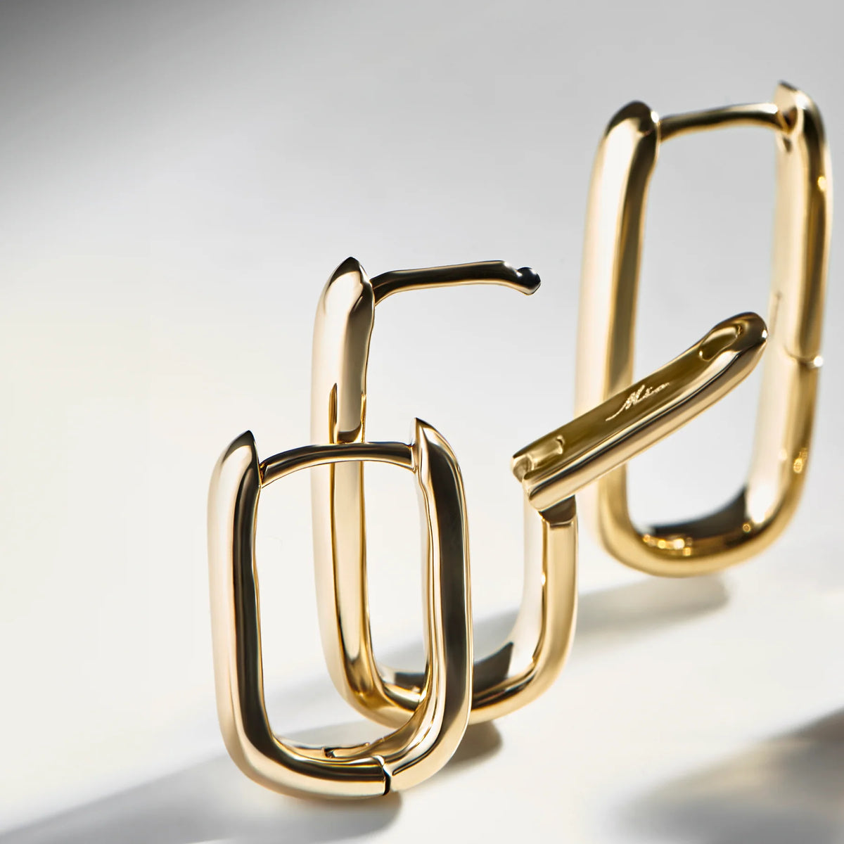 BOUCLES D'OREILLES DORMEUSES RECTANGLE ACIER INOXYDABLE DORÉ | MIA BIJOUX
