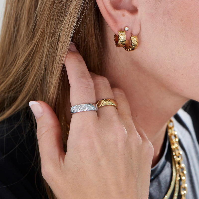 BOUCLES D'OREILLES LIGNEES ACIER INOXYDABLE DORE EMMY