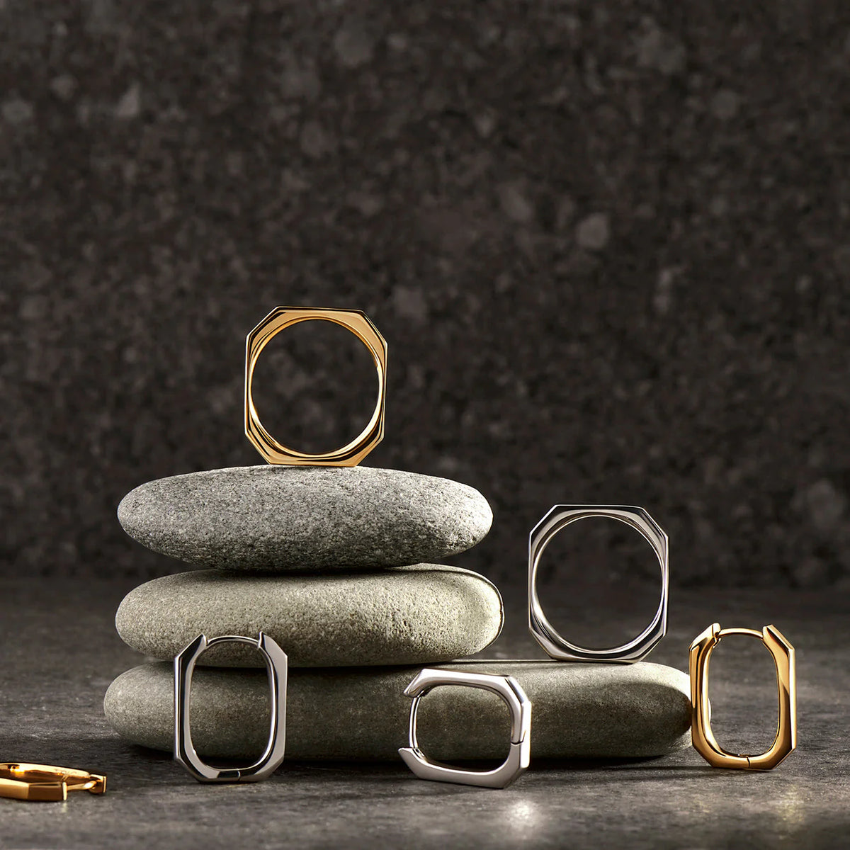 BAGUE ET BOUCLES D'OREILLES DORMEUSES EN ACIER INOXYDABLE DORÉ CARRE AXEL | MIA BIJOUX