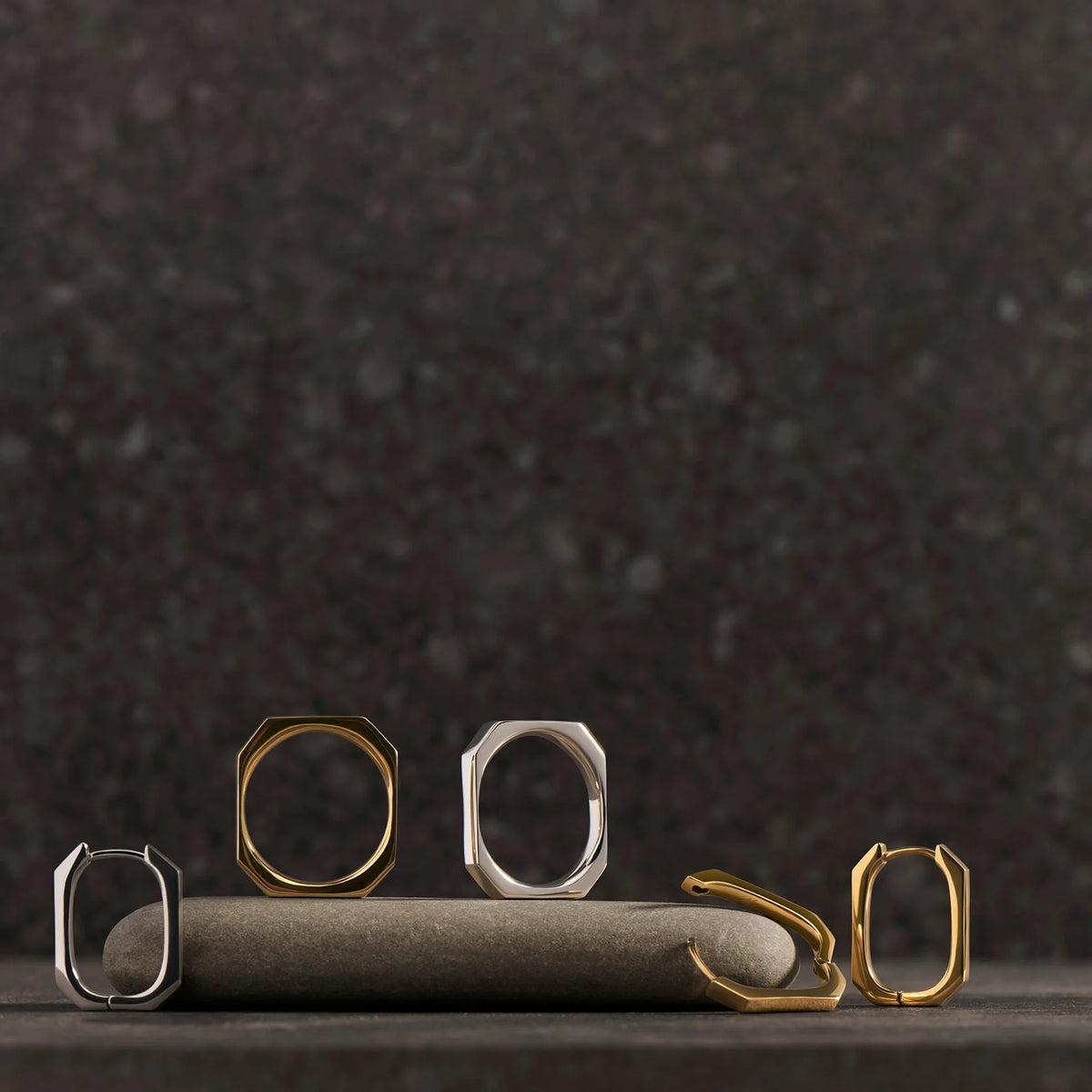 BAGUE ET BOUCLES D'OREILLES DORMEUSES EN ACIER INOXYDABLE DORÉ CARRE AXEL | MIA BIJOUX