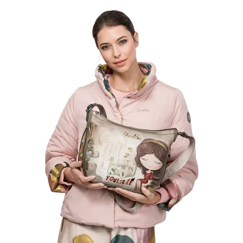 Sac messager spacieux en cuir végan inspiré de la Grèce antique au design artistique - Anekke