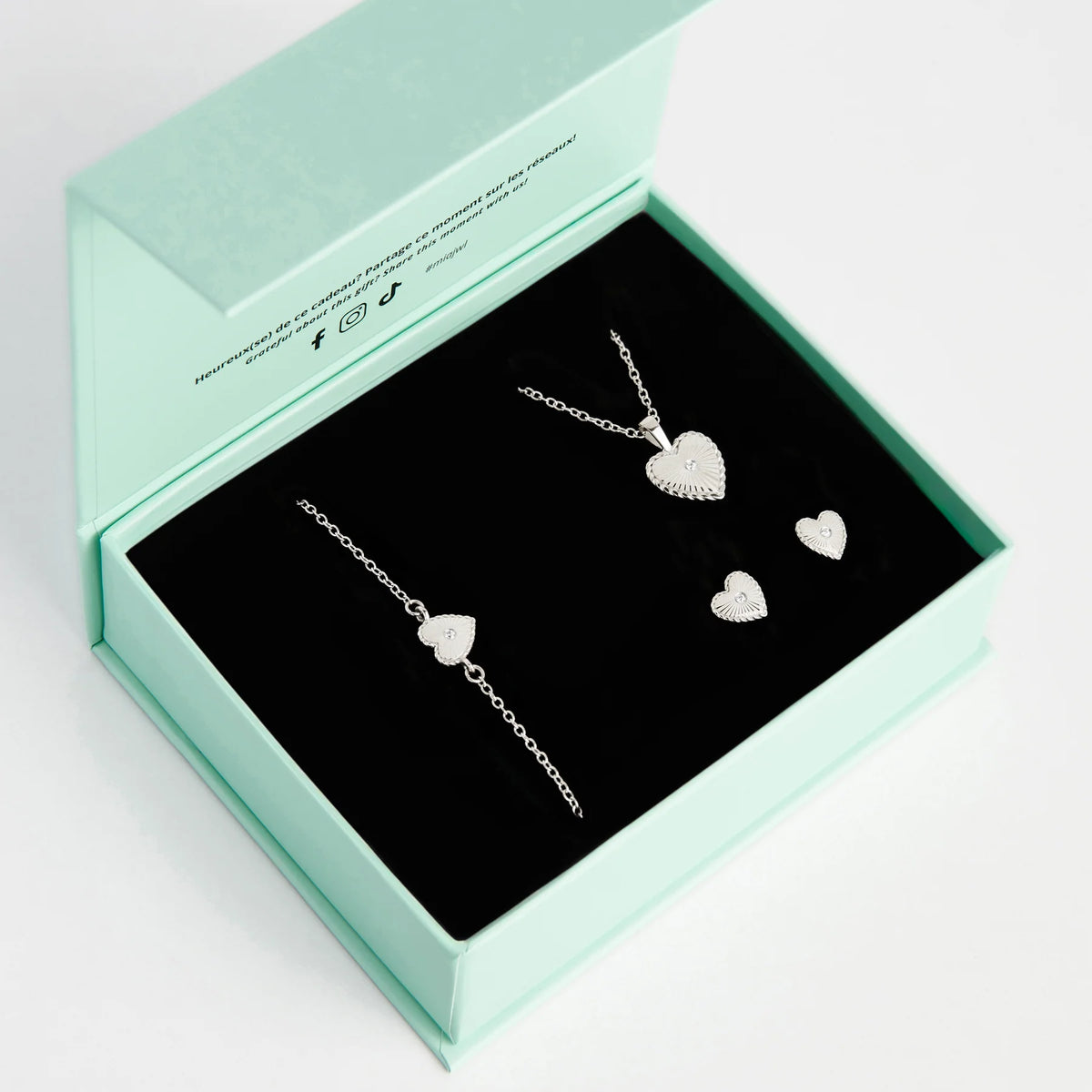 COFFRET CADEAU BIJOUX MIGNONS EN ACIER INOXYDABLE : COLLIER, BRACELET ET BOUCLES D'OREILLES EN COEUR | MIA BIJOUX