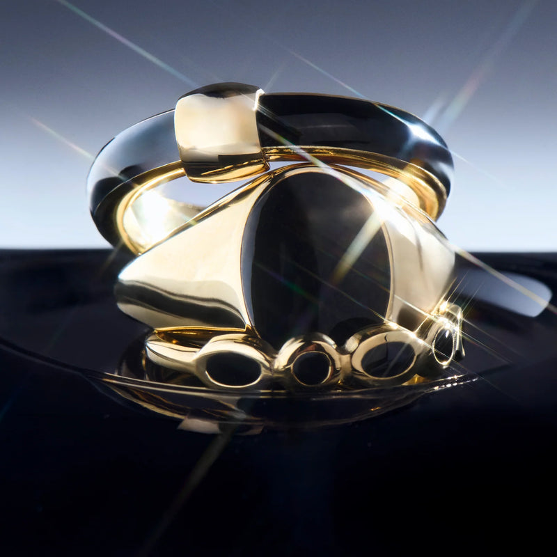 BAGUE EN ACIER INOXYDABLE DORÉ ET EMAIL NOIR ELYANE | MIA BIJOUX