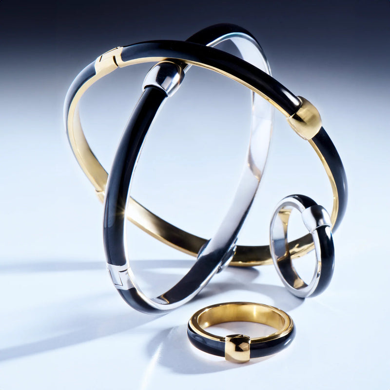 BAGUE EN ACIER INOXYDABLE DORÉ ET EMAIL NOIR ELYANE | MIA BIJOUX