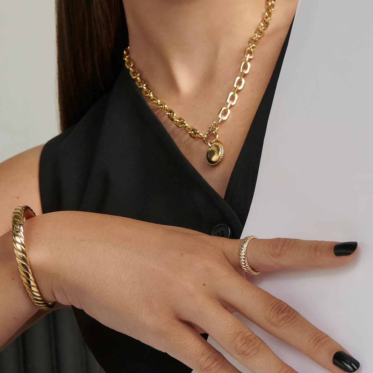 BRACELET RIGIDE EN ACIER INOXYDABLE DORE EMMY | MIA BIJOUX