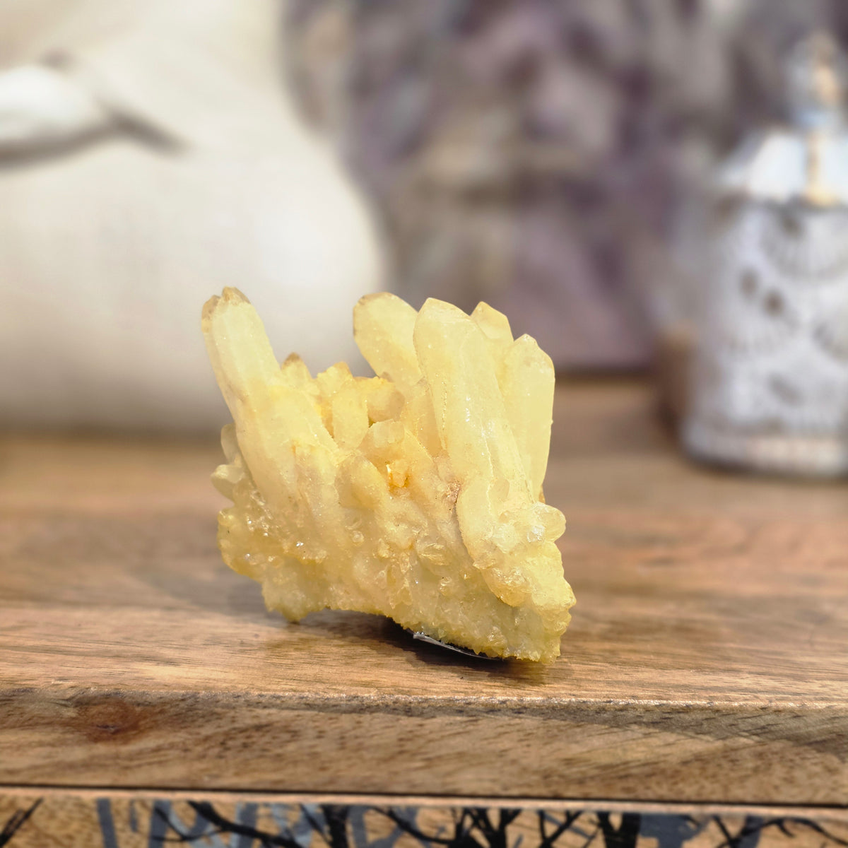 Quartz jaune soleil - Une pierre lumineuse qui évoquerait vitalité, chaleur et énergie solaire.