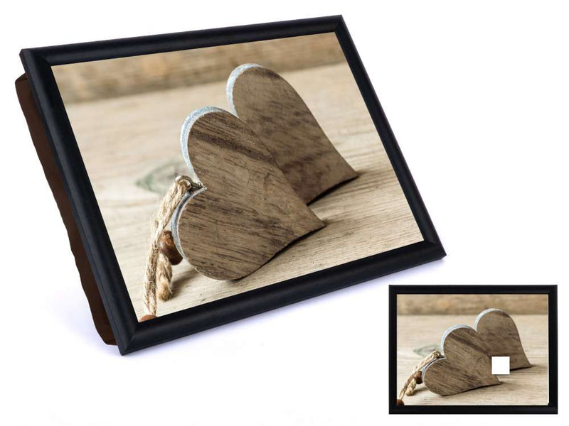 Plateau-coussin (coussin de lecture) avec illustration de coeurs en bois