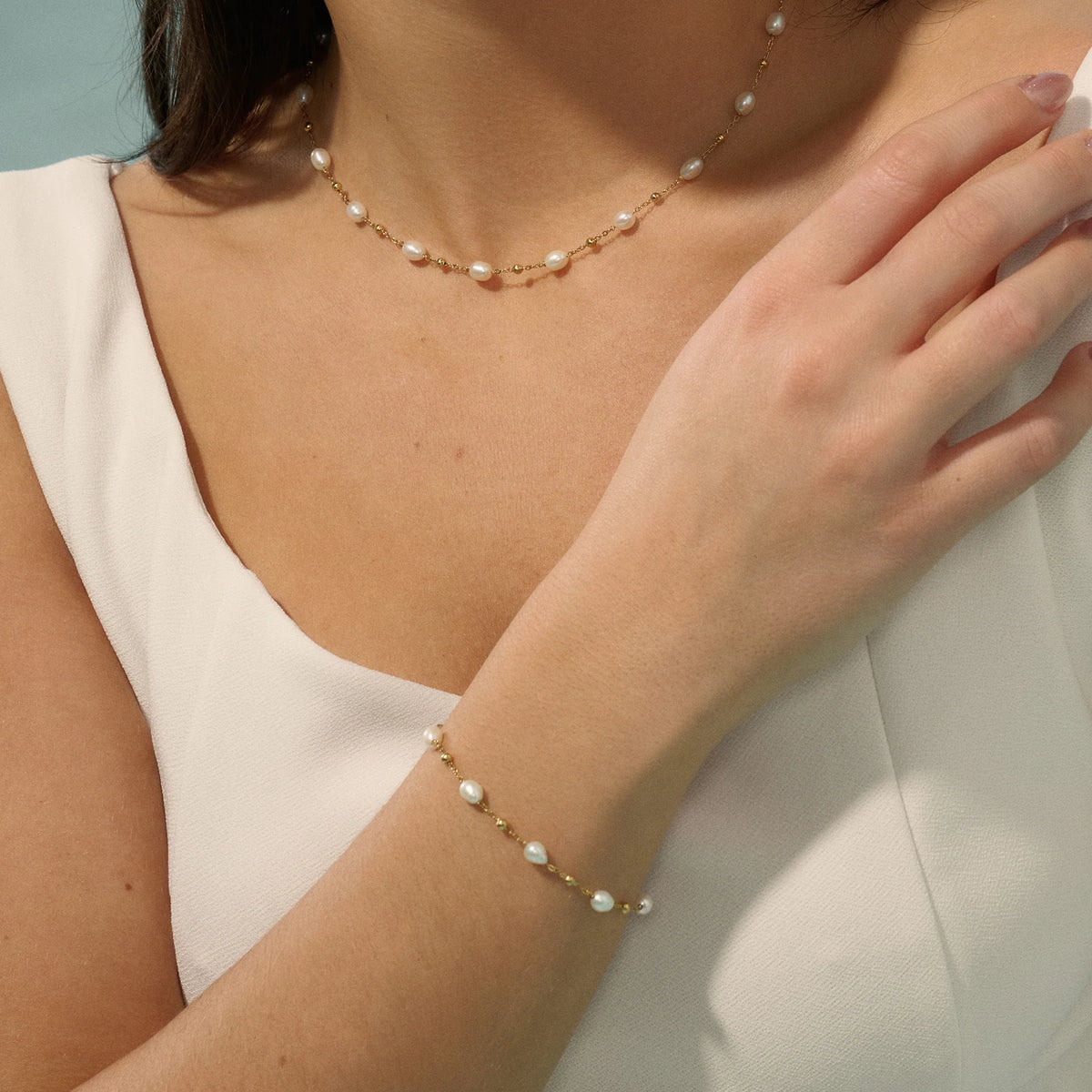 COLLIER NIVA EN PERLES D’EAU DOUCE ET ACIER INOXYDABLE OR – MIA BIJOUX