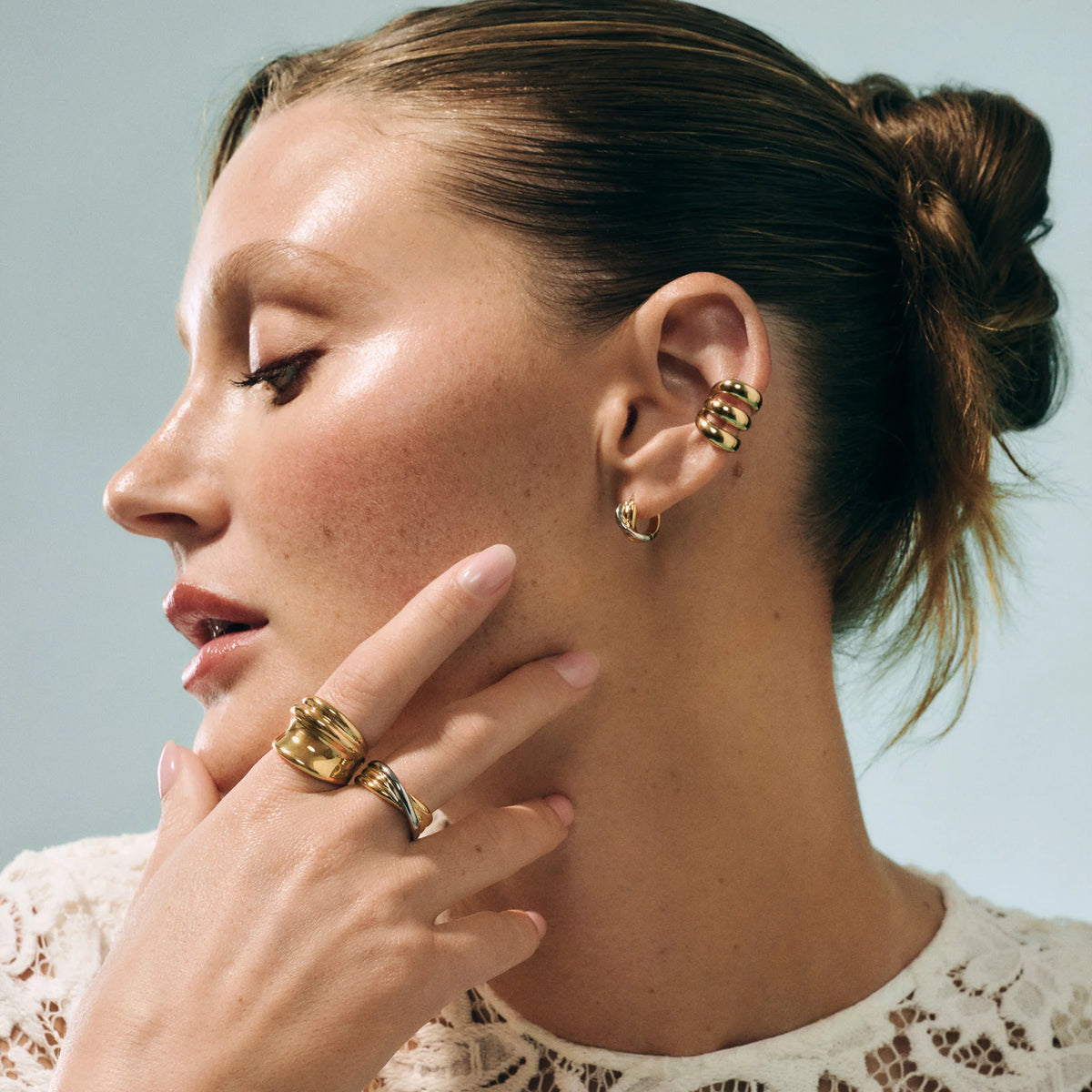 EARCUFF RIVKA TRIPLE BANDE ACIER INOXYDABLE OR - MIA BIJOUX