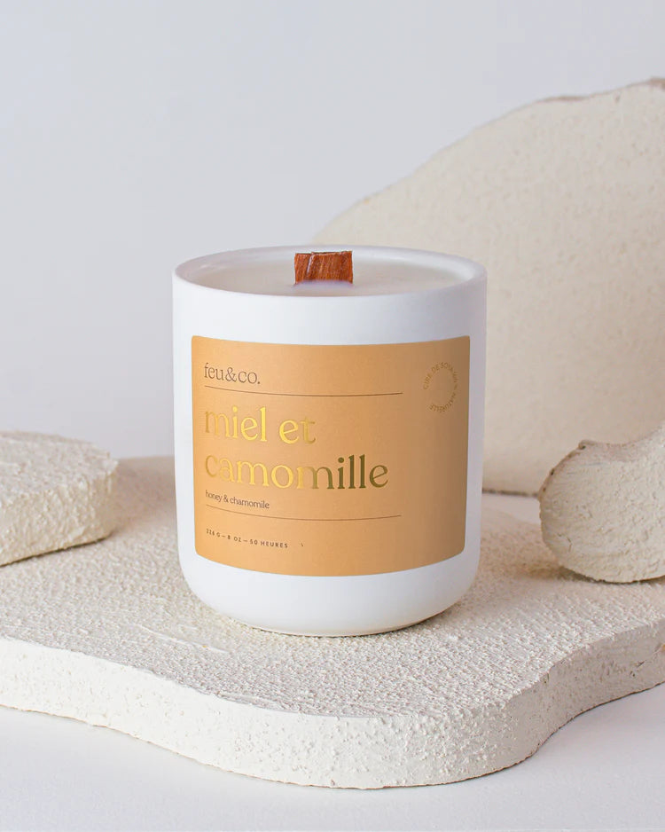 BOUGIE DE SOYA MIEL ET CAMOMILLE DANS UN POT DE CÉRAMIQUE RÉUTILISABLE - FEU & CO