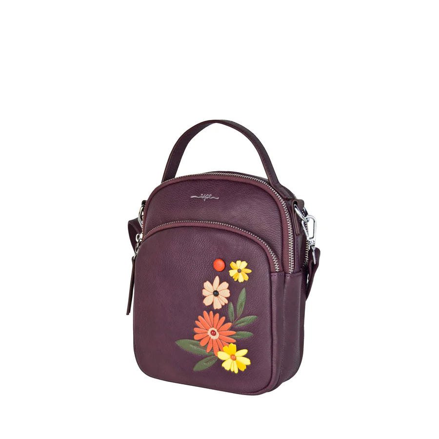 CÔTÉ DU SAC A MAIN BANDOULIERE DALIAH MAUVE ESPE AVEC DES FLEURS DALIAH ORAGNES ET JAUNES.