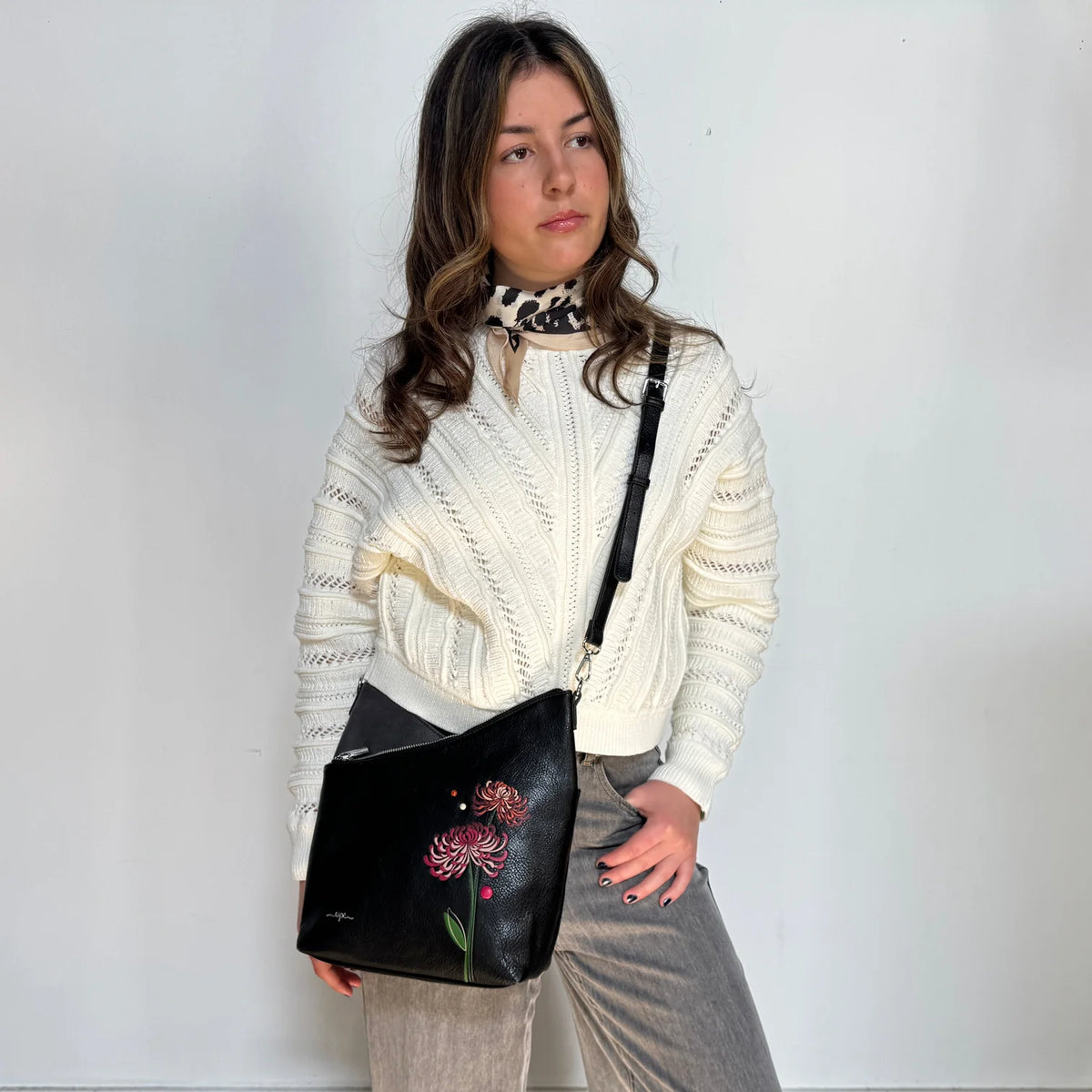 Sac bandoulière Mae Messenger noir – Pratique, spacieux et végétalien