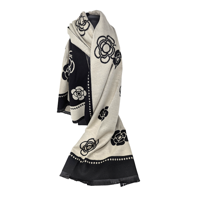 FOULARD REVERSIBLE NOIR ET CREME AVEC FLEURS CÔTÉ CRÈME ET FLEURS COULEUR NOIRE