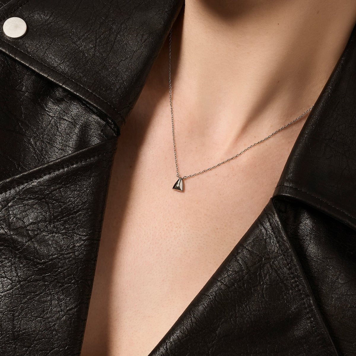 COLLIER PENDENTIF EN TRIANGLE YSENA - MIA BIJOUX