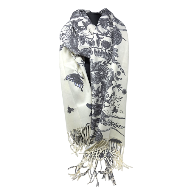 Foulard avec fleurs et papillons – Fluide, doux et polyvalent
