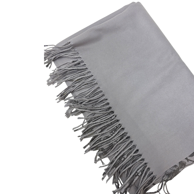 Foulard avec fleurs et papillons – Fluide, doux et polyvalent