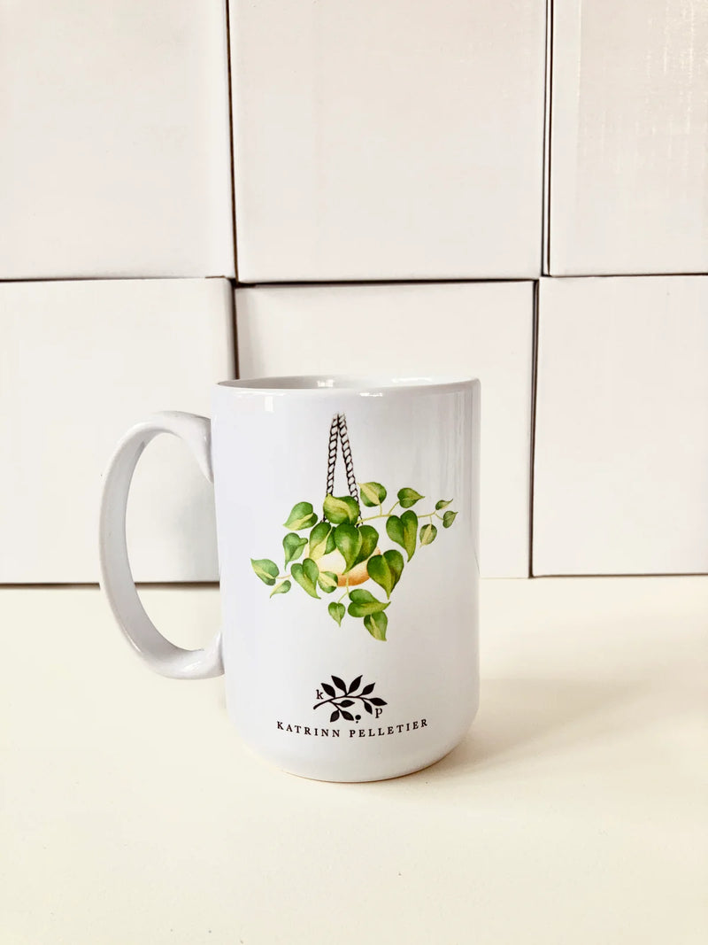 TASSE CHAT DORMANT DANS LES PLANTES