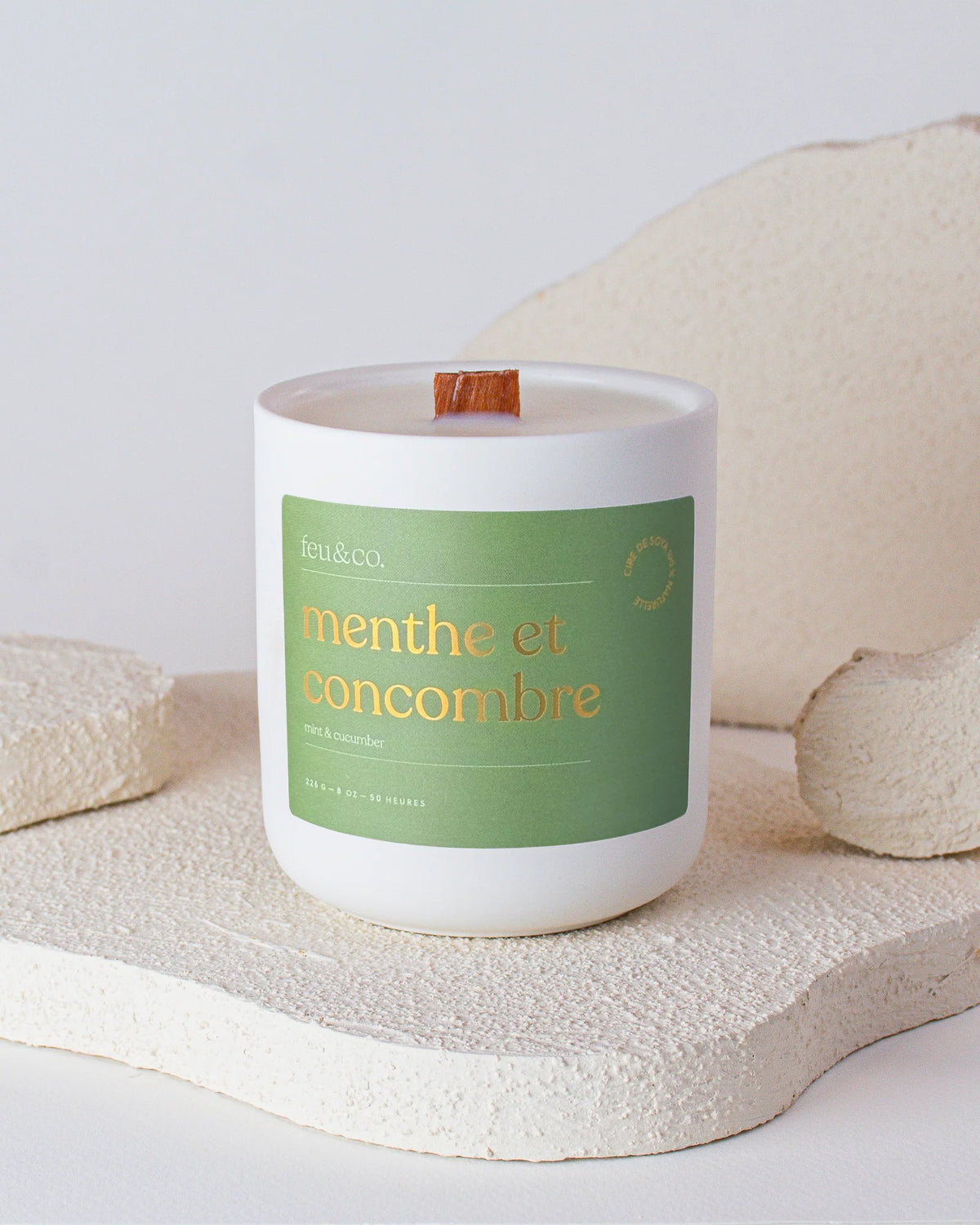 BOUGIE DE SOYA MENTHE ET CONCOMBRE DANS UN POT DE CÉRAMIQUE RÉUTILISABLE - FEU ET CO