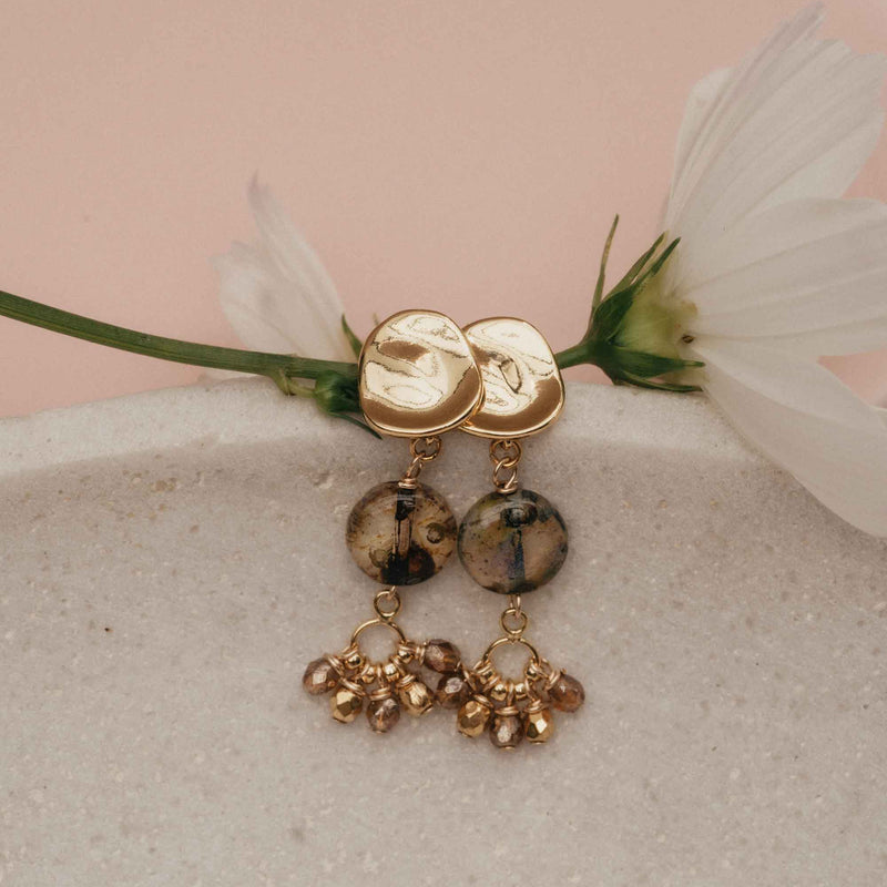BOUCLES D’OREILLES PENDANTES PERLES TCHÈQUES ET FINI PICASSO - SANDRINE DEVOST