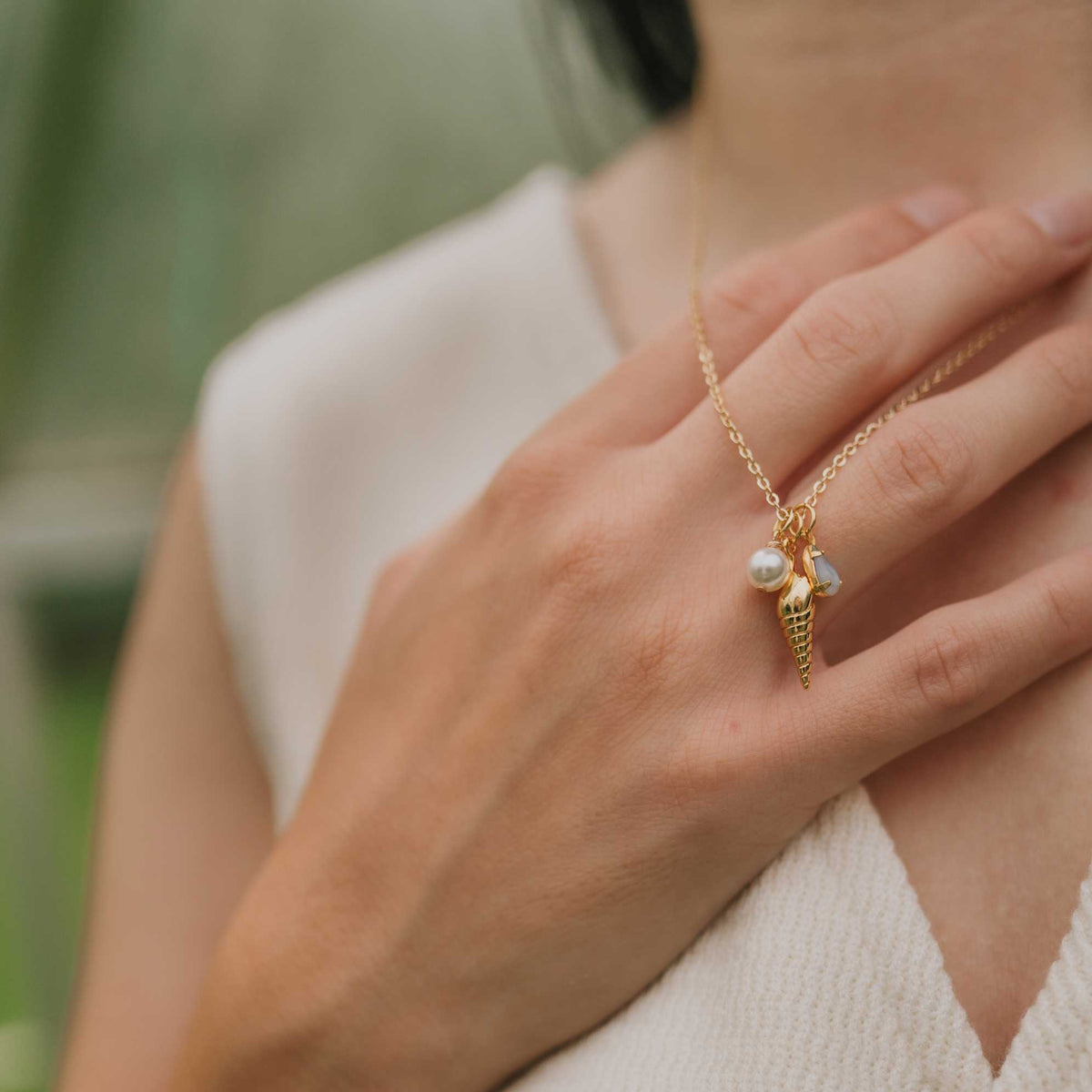Collier délicat avec breloques marines et coquillage en plaqué or - Bijoux Sandrine Devost
