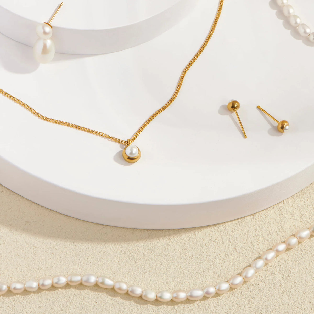 COLLIER AVEC PERLES EN ACIER INOXYDABLE DORÉ IBERIA | MIA BIJOUX