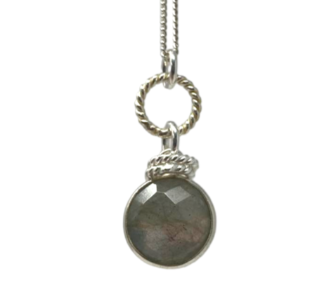 PENDENTIF EN ARGENT ROND AVEC PIERRE LABRADORITE HOWLING DOG