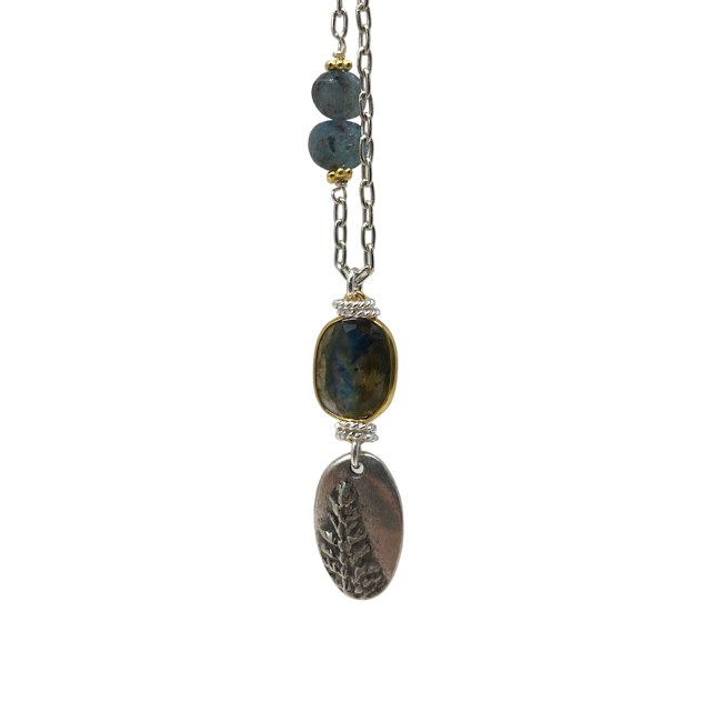 COLLIER LONG MÉDAILLE FEUILLE EN ARGENT ET LABRADORITE HOWLING DOG