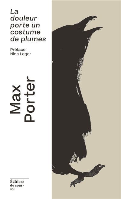 DOULEUR PORTE UN COSTUME DE PLUMES