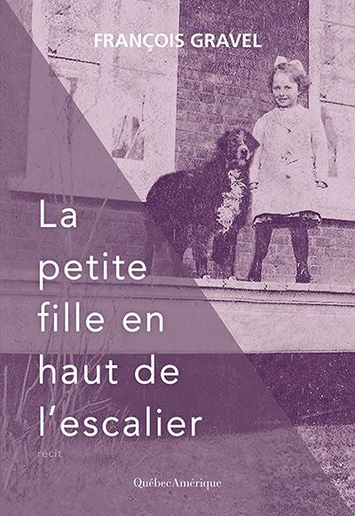 PETITE FILLE EN HAUT DE L'ESCALIER