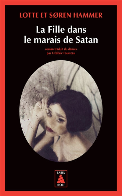 FILLE DANS LE MARAIS DE SATAN