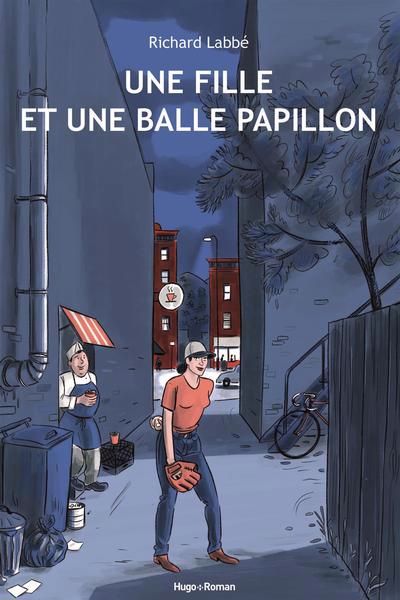 FILLE ET UNE BALLE PAPILLON